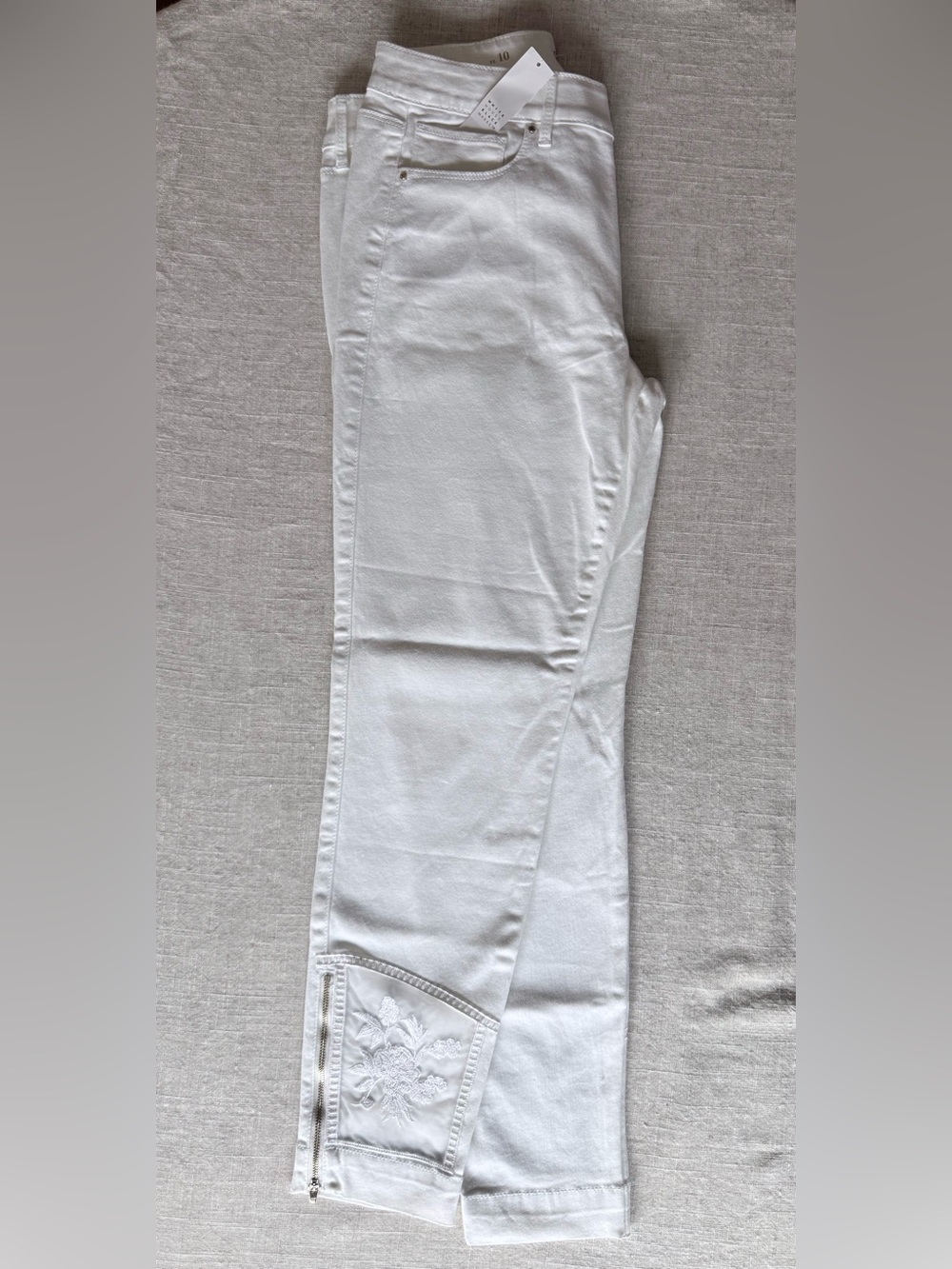 WHBM NWT Skinny Ankle Jeans White Floral Embroidered Zip Size 10